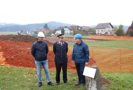 TEMELJNI KAMEN DOMA ZAŠČITE IN REŠEVANJA Z MEDGENERACIJSKIM CENTROM RAKEK 34 FOTO LJUBO VUKELIČ